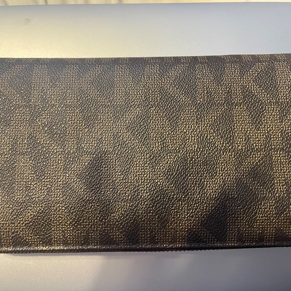 Michael Kors Zip Around Continental Wallet - Picture 2 of 4